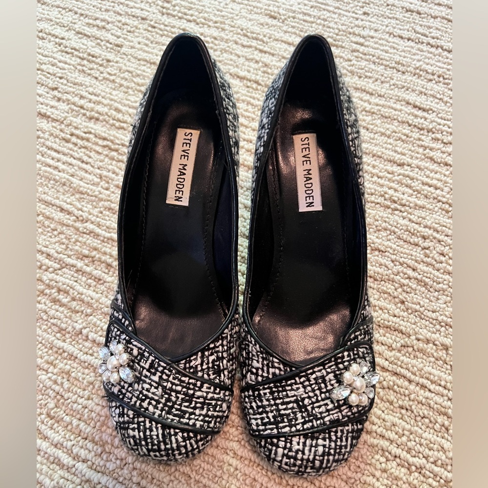 Steve Madden “Glayze” heels in black/white weave + jewel detail - Size 7 - New